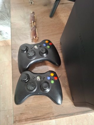 Xbox 360 Negra + 3 Juegos