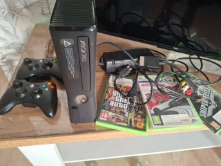 Xbox 360 Negra + 3 Juegos