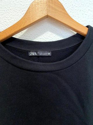 Sudadera Zara negra mangas globo