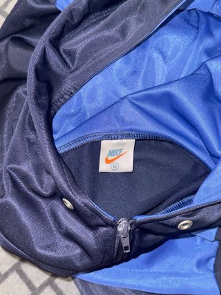 Sudadera Nike con capucha azul y negra