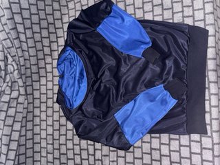 Sudadera Nike con capucha azul y negra