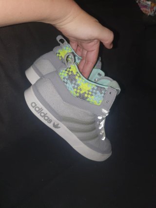 Zapatillas Adidas Grises y Multicolor