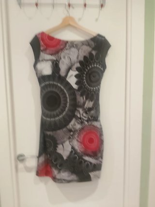 Vestido Desigual gris y negro con mandalas rojas