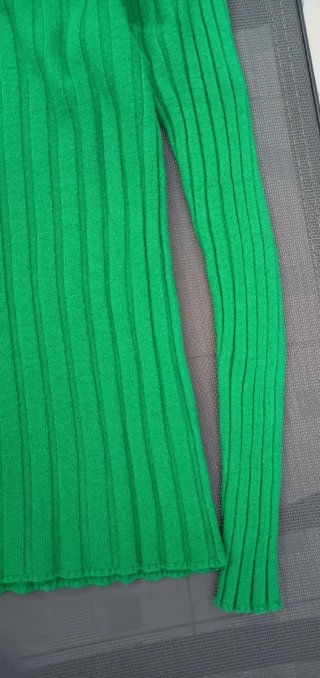 Camisola de gola verde