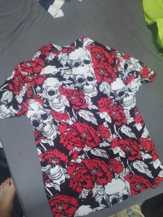 Camisa Estampada Calaveras y Rosas Manga Corta
