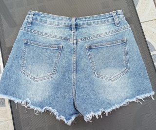Calções de ganga com tachas