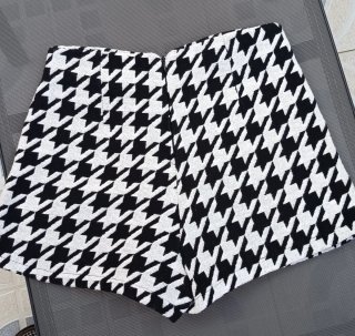 Saia/calção xadrez preto e branco