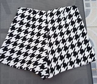 Saia/calção xadrez preto e branco