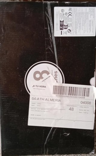 Máquina de coser blanca y negra