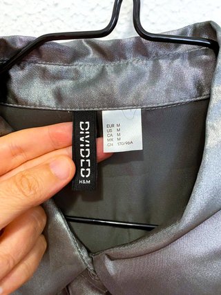 Camisa H&M Metalizada Gris Plateado