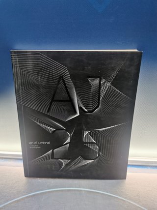 libro, EN EL UMBRAL. 25 AÑOS DE ARTE JOVEN
