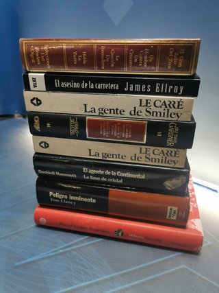 NOVELA NEGRA, 8 libros, uno repetido