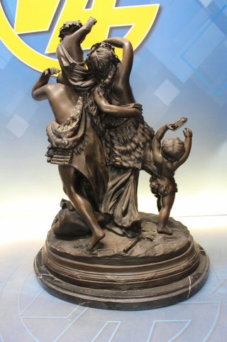 Escultura bronce “La Familia” de Clodion.