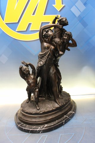 Escultura bronce “La Familia” de Clodion.