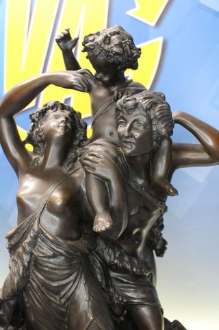 Escultura bronce “La Familia” de Clodion.