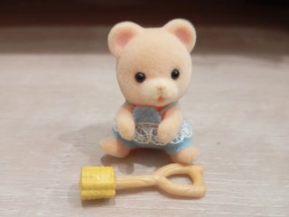 Sylvanian Families bebe oso Bradley Cuddle