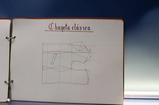 Cuaderno de patrones antiguos hechos a mano.