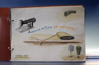 Cuaderno de patrones antiguos hechos a mano.