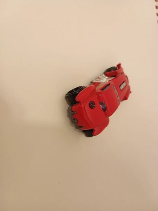 Coche a escala 1:64 Rojo