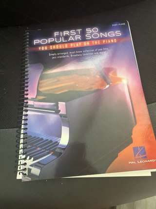Libro de Piano: First 50 Popular Songs