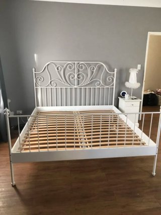 ¡¡CHOLLO!! Cama de metal blanca Ikea con somier.