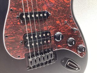 guitarra electrica harley benton st-20hss sbk standard series