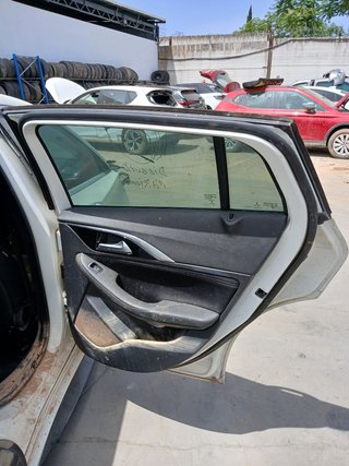 PUERTA TRASERA IZQUIERDA Infiniti Q30 (2015->)