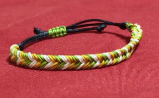 Pulseras de hilo hechas a mano