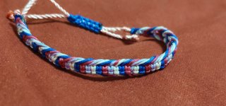 Pulseras de hilo hechas a mano