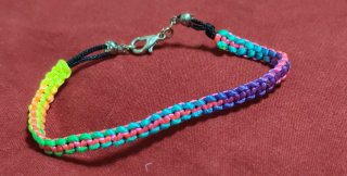 Pulseras de hilo hechas a mano