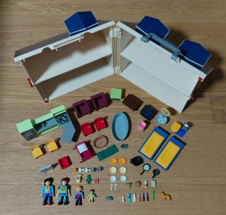 Casa de muñecas Playmobil con accesorios