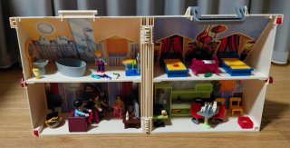 Casa de muñecas Playmobil con accesorios