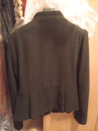 Chaqueta Stradivarius bordada negra y dorada T.M