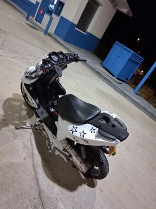 Yamaha Aerox 49cc Scooter Blanca