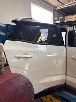 PUERTA TRASERA DERECHA Renault Austral (07.2022->)