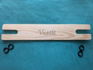 Reposapiés fabricado de madera para trona Ikea