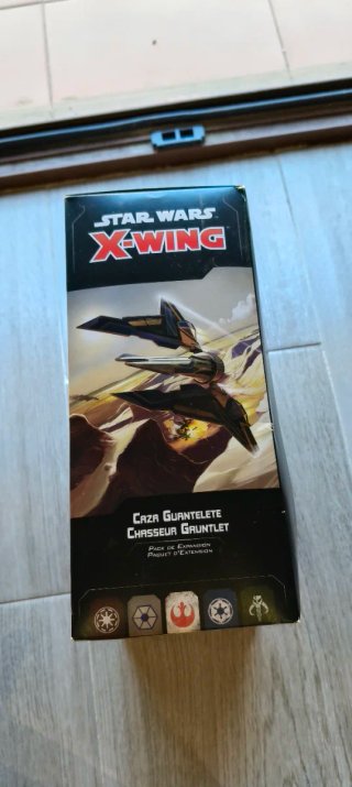 Star Wars X-Wing Caza Guantelete