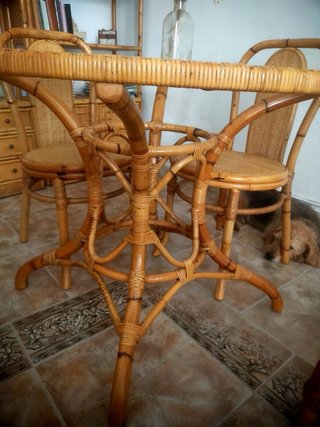 Mueble comedor, mesa y sillas de bambú