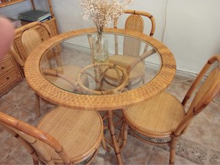 Mueble comedor, mesa y sillas de bambú