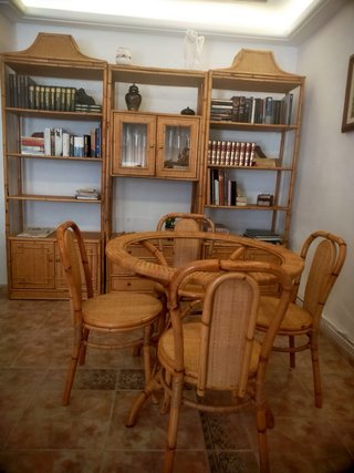Mueble comedor, mesa y sillas de bambú