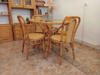 Mueble comedor, mesa y sillas de bambú
