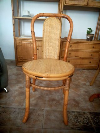 Mueble comedor, mesa y sillas de bambú