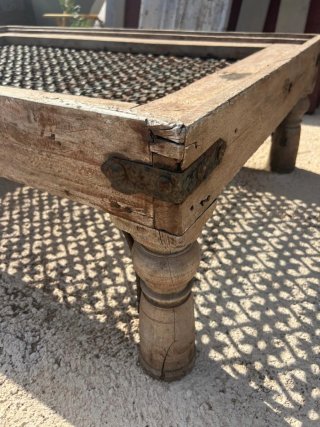 Mesa de madera y metal