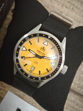 Ollech & Wajs C-1000 - Reloj Amarillo