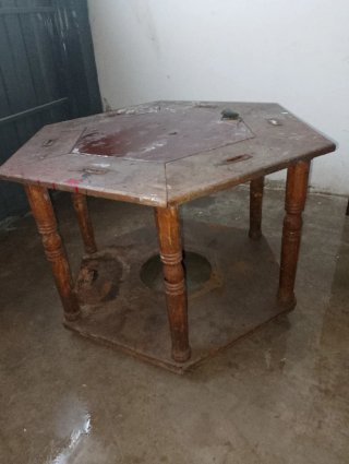 Mesa de juego hexagonal antigua. (Restaurar)