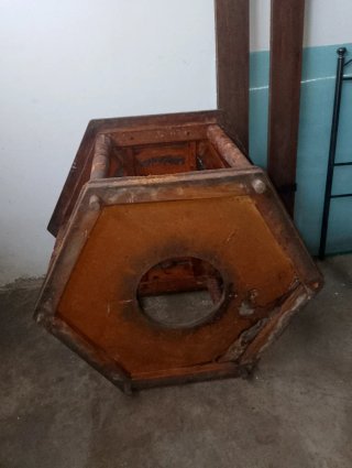 Mesa de juego hexagonal antigua. (Restaurar)