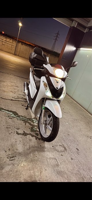 Moto Scooter Blanca