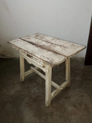 Mesa de cocina antigua de madera