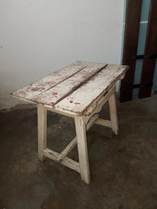 Mesa de cocina antigua de madera
