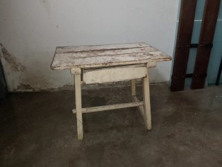 Mesa de cocina antigua de madera